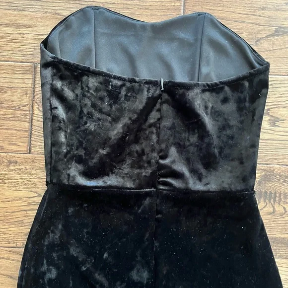 ✨ Black Velvet Strapless Dress ✨ - Picture 4 of 6